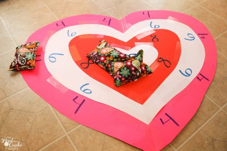 Valentine's ideas like this are perfect for our family. We can have some fun celebrating Valentine's day and have some fun together as a family. Looks easy, too!