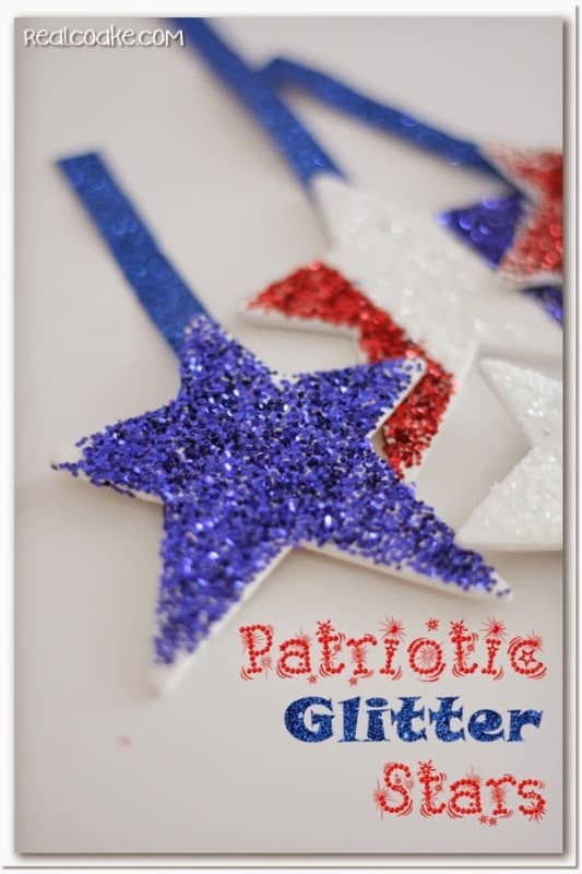 4th of July crafts ~ Simple to make patriotic glitter stars. So cute and so easy! #4thofJuly #Crafts #RealCoake