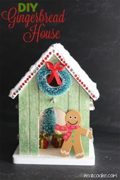 Love this adorable DIY Gingerbread house! Must add this to my Christmas crafts...so stinkin cute!
