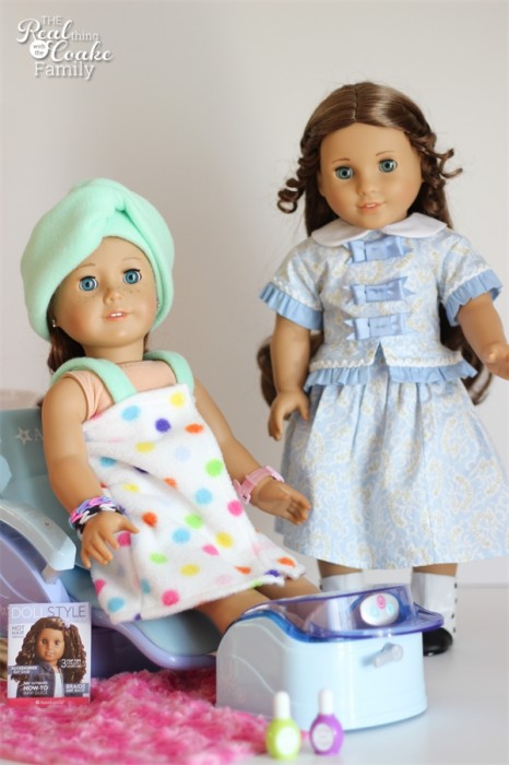 Adorable and easy American Girl Doll Patterns to make a spa robe and head wrap. #AmericanGirlDoll #AGDoll #Sewing #Pattern #RealCoake