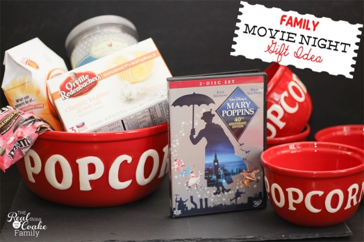 Family gift ideas of putting together a movie night in a box or basket. Perfect family fun gift idea! #Gifts #GiftIdeas #FamilyFun