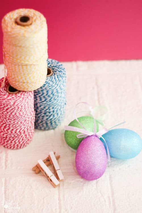 Easter crafts are so fun! Tutorial to make this quick and easy DIY 5 minute egg garland. Perfect for my Easter and Spring Home Decor