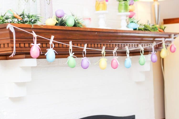 Easter crafts are so fun! Tutorial to make this quick and easy DIY 5 minute egg garland. Perfect for my Easter and Spring Home Decor