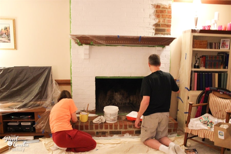 Exceptionally easy and dramatic fireplace makeover! If you have a brick fireplace you can have a modern look in just a few easy steps. #Fireplace #Makeover #Paint #Brick #RealCoake
