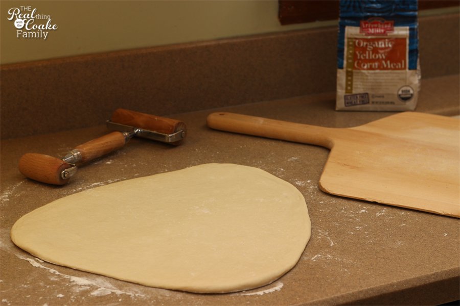 How to make pizza ~ The best way to make pizza at home so you get a delicious crisp crust. Yum...can't wait for dinner! #Recipe #Pizza #HowtoMakePizza #RealCoake