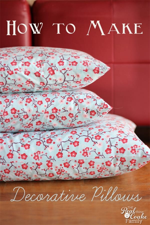 Tutorial on how to make decorative pillows. This is a pattern for a simple envelope pillow cover. #Sewing #Pattern #Pillows #RealCoake