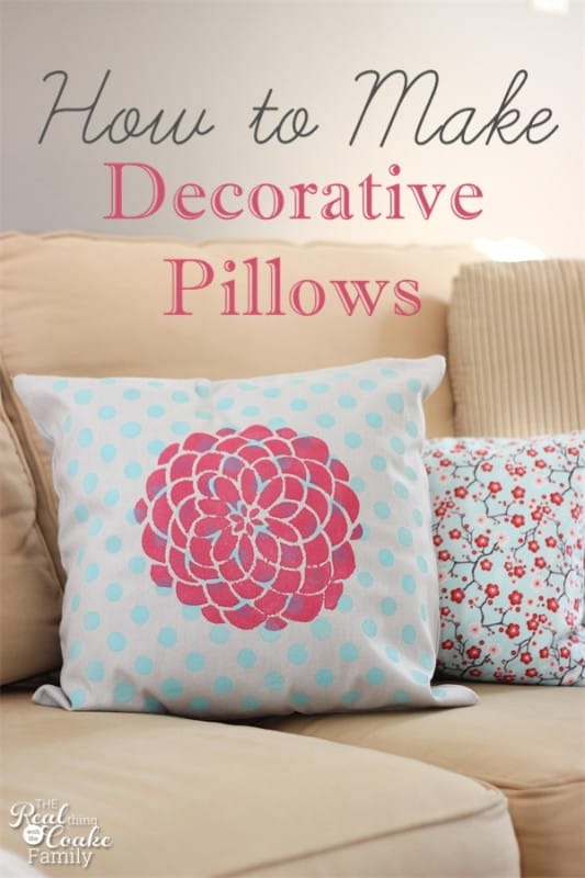 Tutorial on how to make a decorative pillow with fabric paint and stencils. #HomeDecor #Ad #TulipForYourHome #Pillows #RealCoake