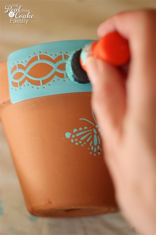 Great idea for teacher gifts or other gifts to make stenciled pots. #TeacherGifts #GiftIdeas #Pots #RealCoake