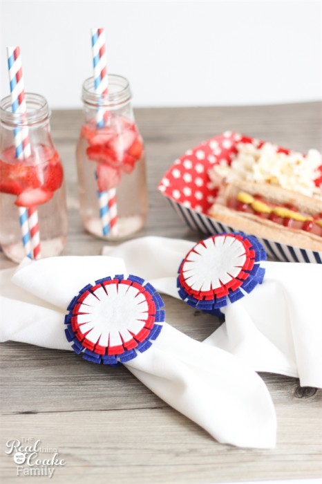 4th of July Craft Ideas. Make these cute and easy to make felt napkin rings. #crafts #4thofJuly #Napkin #RealCoake