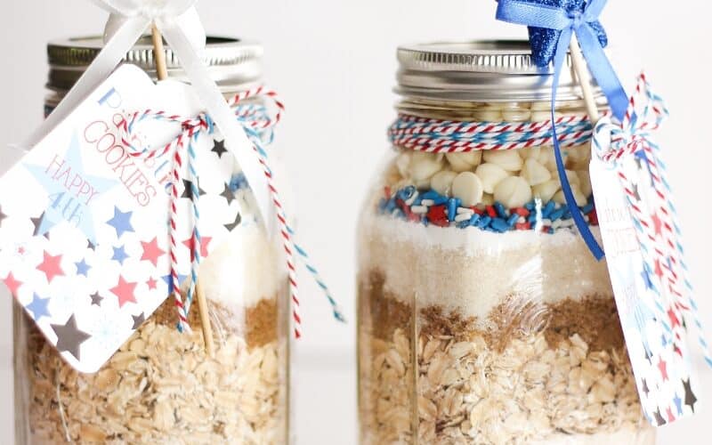 Adorable and Patriotic Oatmeal Cookie Recipe in a Mason Jar