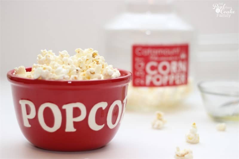 You've got to try this! All natural delicious homemade popcorn...made in the microwave.  #Recipe #Popcorn #Snack #RealCoake
