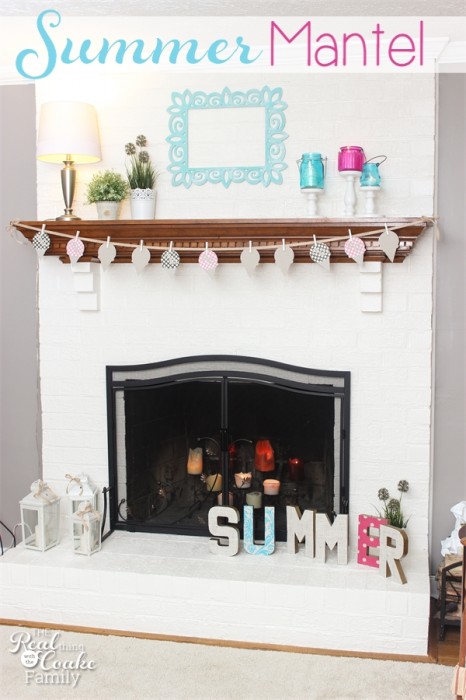 Decorating ideas for a simple and clean summer mantel with some fun touches and color. ♥♥ #Decorating #Ideas #Mantel #Summer #RealCoake