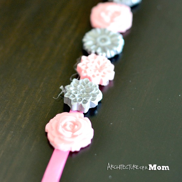 Cute idea and simple to make! American Girl Crafts to make an embellished headband. #AmericanGirl #Crafts #Headband #ModMelts #RealCoake