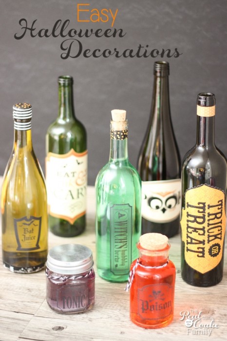I love quick and cute Halloween crafts and it is even better if it is a wine bottle craft! These are the perfect cheap Halloween decorations and they look easy too. ♥