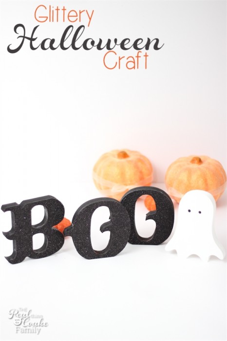 Easy, glittery Halloween crafts are the best! This sure is a cute and easy craft to add to my Halloween decorations.