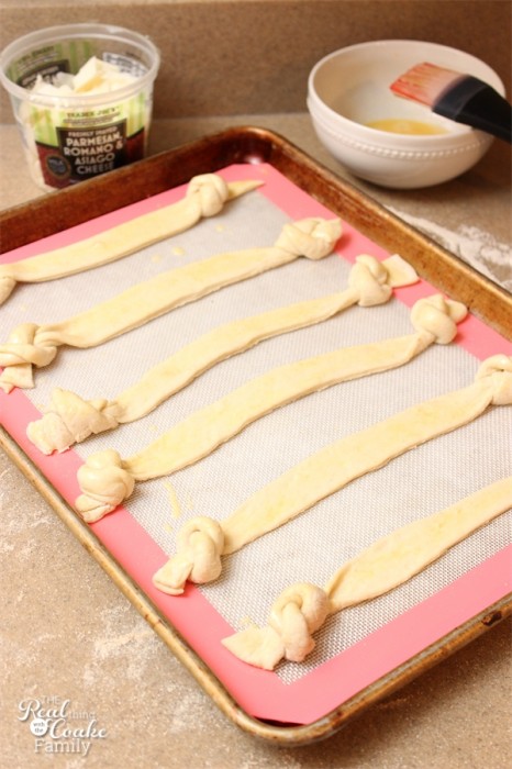 We love Halloween Recipes! Halloween food is so much fun. This is a crazy easy recipe to make bones to go with your Halloween dinner. 