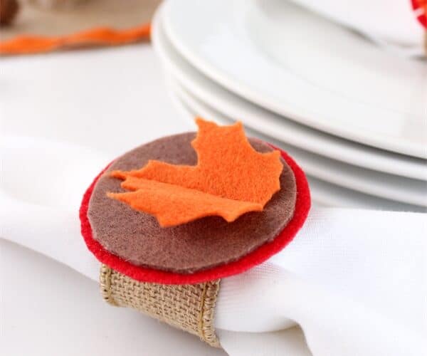 Thanksgiving Crafts ~ Make Felt and Burlap Napkin Rings
