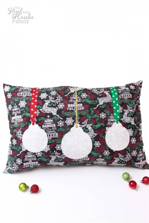 Love this adorable DIY sewing pattern to make Christmas decorative pillows.  Totally need to make these and add them to our Christmas decorations! Ad