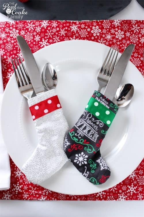 Love Christmas Ideas that are so cute! This cute utensil stocking will look great on our table and is a simple sewing project.