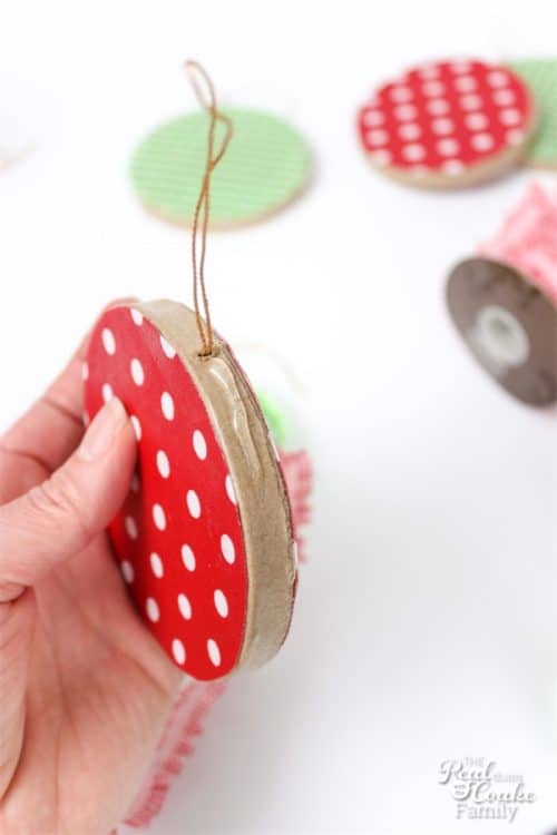 Love these adorable DIY Christmas Ornaments! They look cute and I could make them with any fabric and ribbon. Must make!