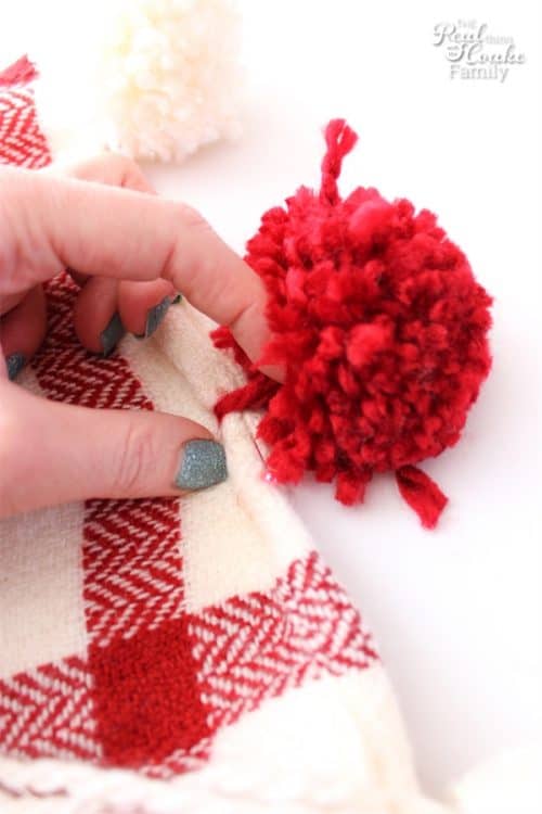 Love this adorable DIY Pom Pom Throw for my home decor! Just take a store bought throw and add some pizzazz with this little DIY project. 