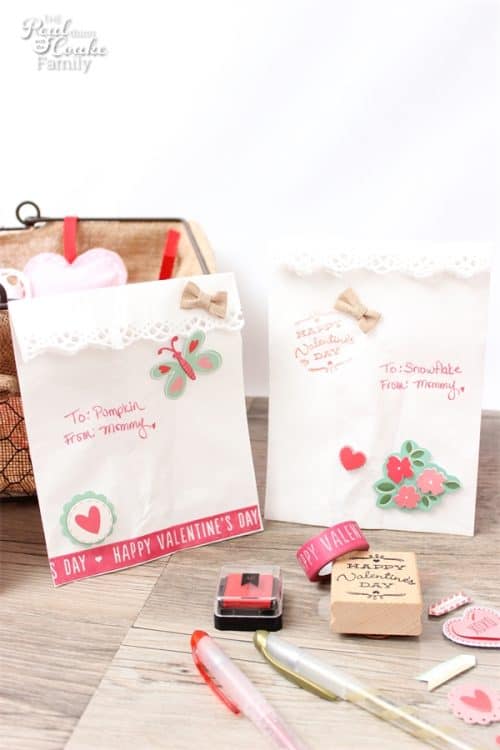 These Valentine's Day Treat Bags are super cute, inexpensive and easy too! Perfect for a little treat for the family or for the kids Valentine's Party. Sponsored