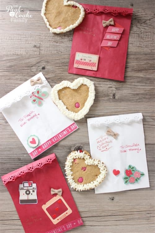 These Valentine's Day Treat Bags are super cute, inexpensive and easy too! Perfect for a little treat for the family or for the kids Valentine's Party. Sponsored