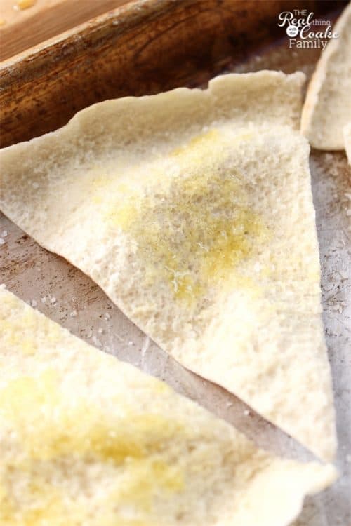 These are the best Homemade Pita Chips! They are a LOT less expensive than buying pita chips, super easy to make, and really tasty. Perfection!