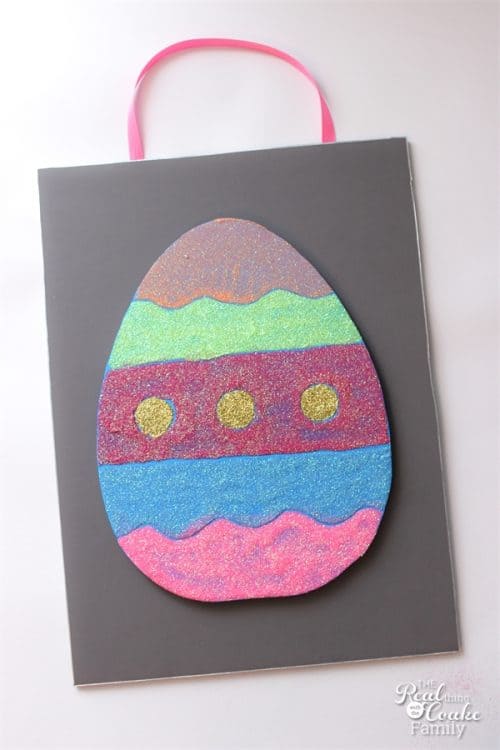 This is such a cute idea for Easter Wall Art. It would look cute on mantel or as great Easter crafts for the kids. Fun! Sponsored