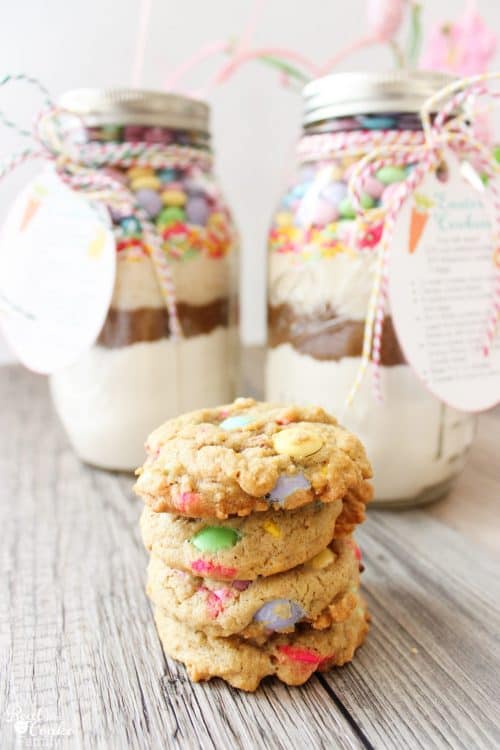 OM to the Cuteness! This M&M Cookie Recipe in a Mason Jar is so cute and the cookies are so delicious. These are fun, unexpected Easter gifts for friends or family or my family. 