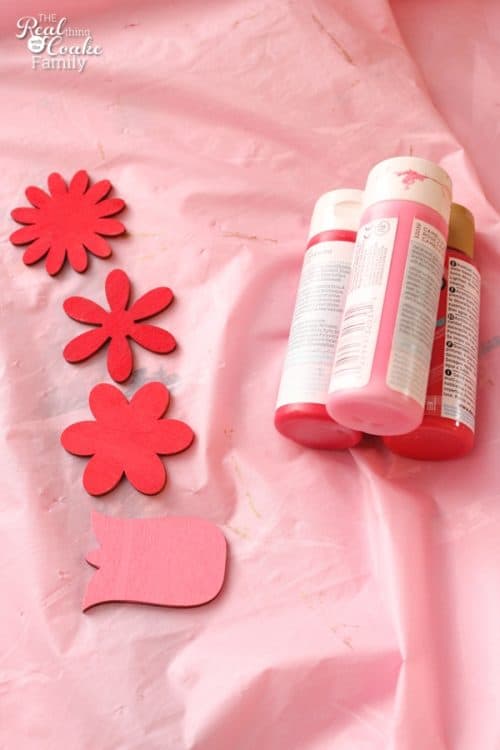 I totally need to make this adorable diy Summer Activities for kids board. Then fill up the tins all summer with simple and inexpensive ideas for me and the kids to do together. Fun!