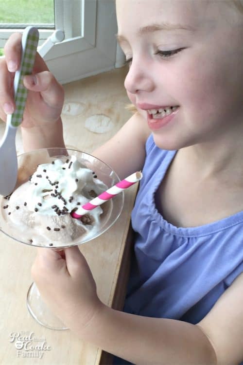 This Nutella Recipe looks amazing! Great summer activities for kids and adults to make Nutella Frosty's together. Yum!