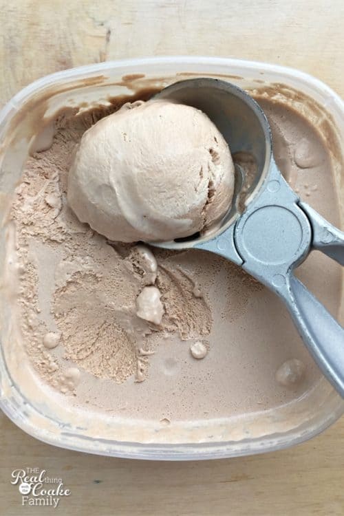 This Nutella Recipe looks amazing! Great summer activities for kids and adults to make Nutella Frosty's together. Yum!