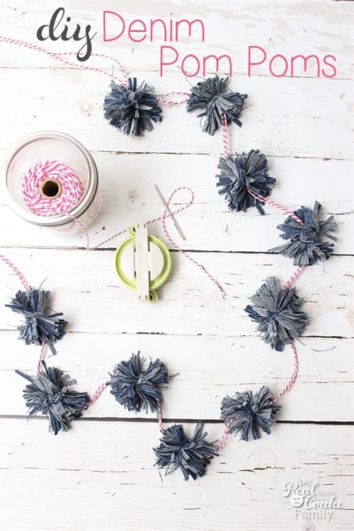 Adorable crafts like these denim Pom Poms just make me happy. Perfect diy for my home decor or cute gift wrapping ideas. 