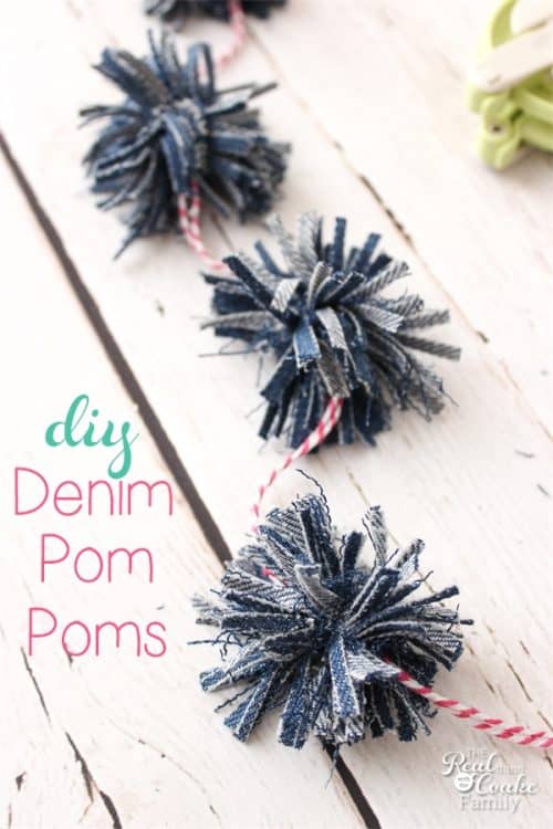 Adorable crafts like these denim Pom Poms just make me happy. Perfect diy for my home decor or cute gift wrapping ideas. 