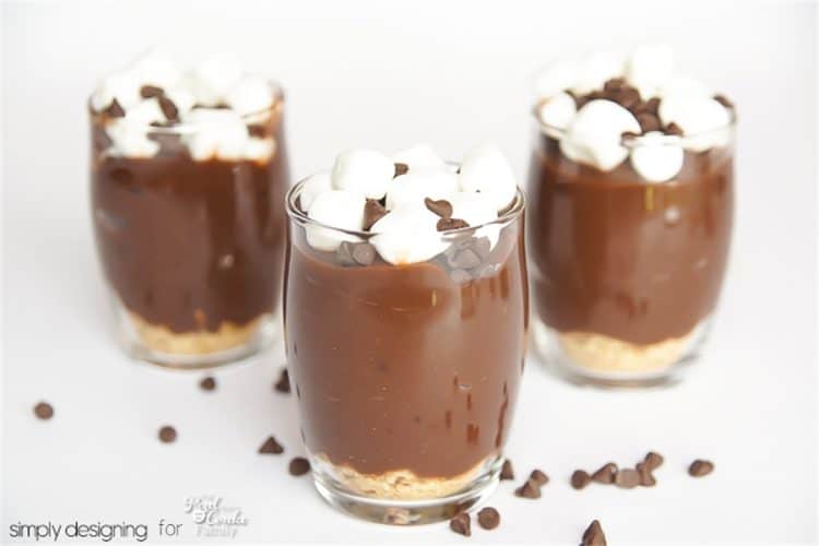 Oh my goodness! We need to make this S'mores Parfait recipe. So yummy and so easy, too. Love no bake desserts like this that the kids can make.