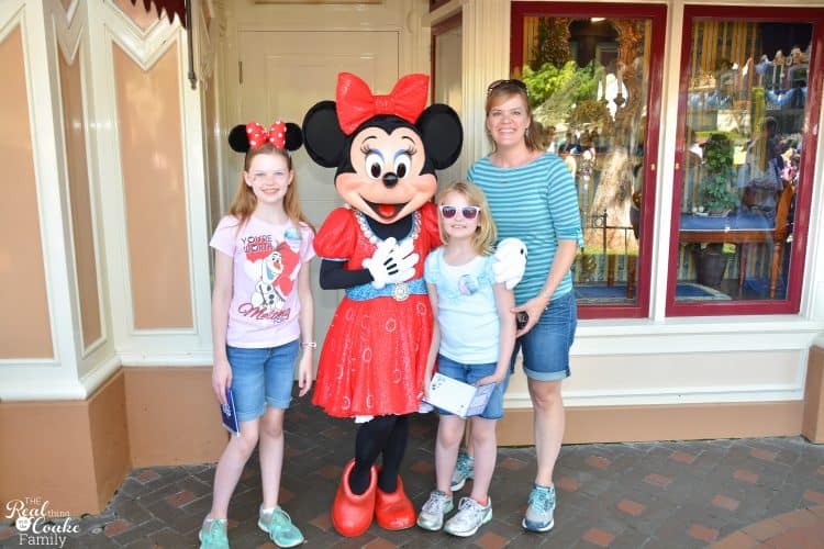 This Family Road Trip is amazing! It has great things to do with the kids and the whole family in Southern California (with lots of Disney info.) Perfect for our next trip.