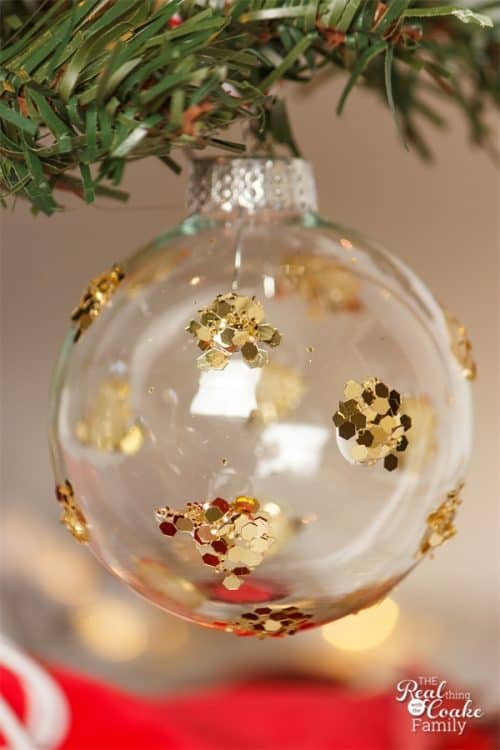 These are such pretty DIY Christmas decorations and they are Christmas Crafts for Kids and Adults. Looks so fun to make!