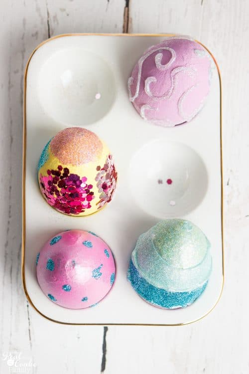 OMG these are the cutest Crafts for Kids and the whole family! Make these adorable, fun and glittery eggs that can then be used in my Easter home decor. Fun!