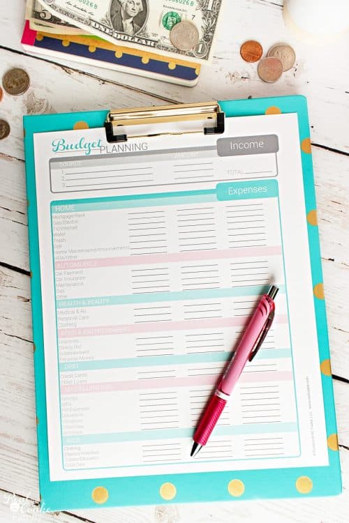 Great tips on Budgeting. Covers how to set up a budget for beginners and has free printables, a worksheet and an app to help stay organized financially. 