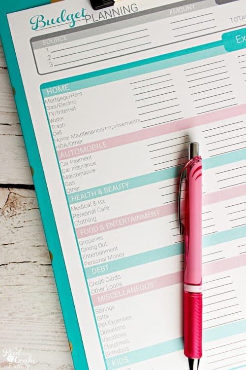 Great tips on Budgeting. Covers how to set up a budget for beginners and has free printables, a worksheet and an app to help stay organized financially. 