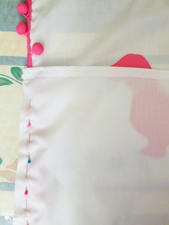 I love decorative pillows! This one is some simple sewing to make an adorable pillow for a kids bedroom. perfect for my ideas for my girls rooms. 