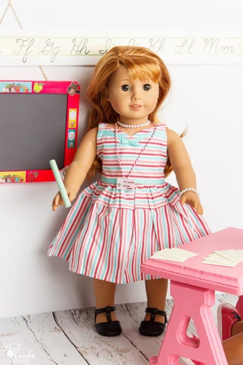 These are the cutest DIY American Girl Doll Crafts for Back to School! Make cute chalkboards, textbooks, ID badges and notebook paper. Fun!