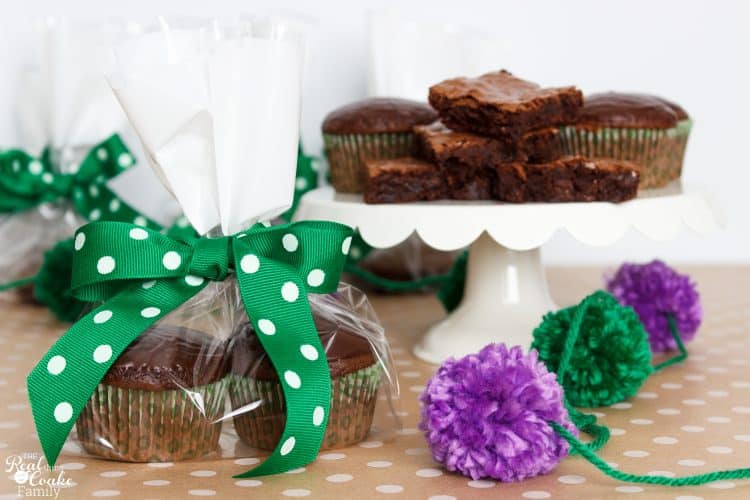 What a cute and simple gift. I love homemade gift ideas. Perfect for our Girl Scouts and Leaders or for teachers!