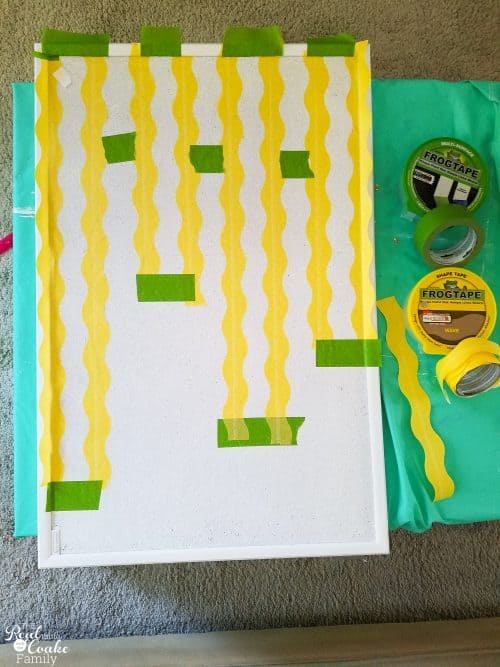 Such a cute and simple DIY Bulletin board makeover. It is so fun and is perfect for this girl's room makeover.