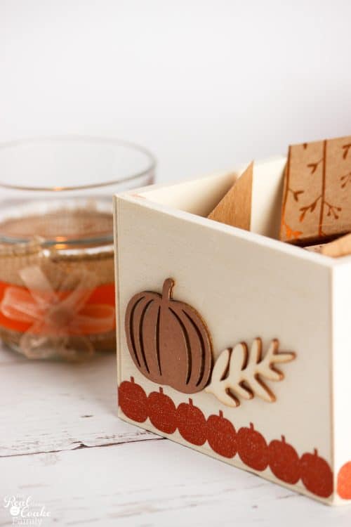 Such a cheap and cute DIY Thanksgiving decorations. I love easy crafts and ideas for decorating my home, especially with this element of gratitude. 