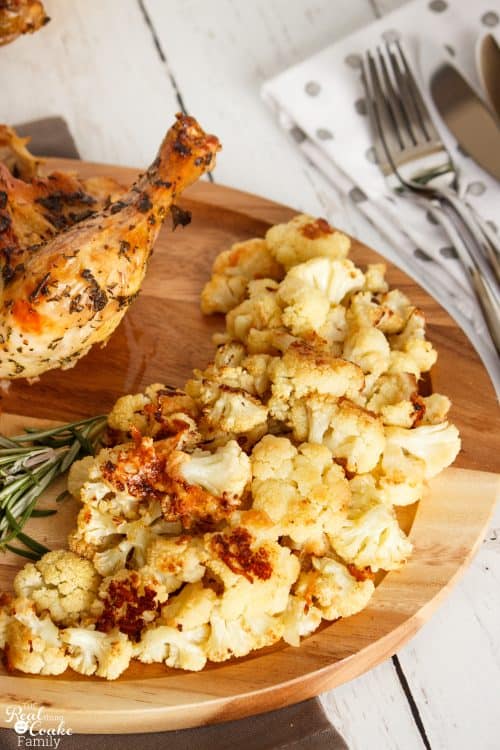 Such a delicious and easy roasted cauliflower recipe. We love cheesy vegetable sides dishes like this that are perfect for the adults and for the kids, too. | Recipes 