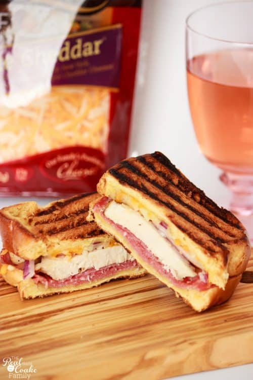 OMG! These are 5 amazing grilled cheese sandwich recipes with a quick and easy idea to make a grilled cheese bar. Perfect for a fun and easy family dinner.