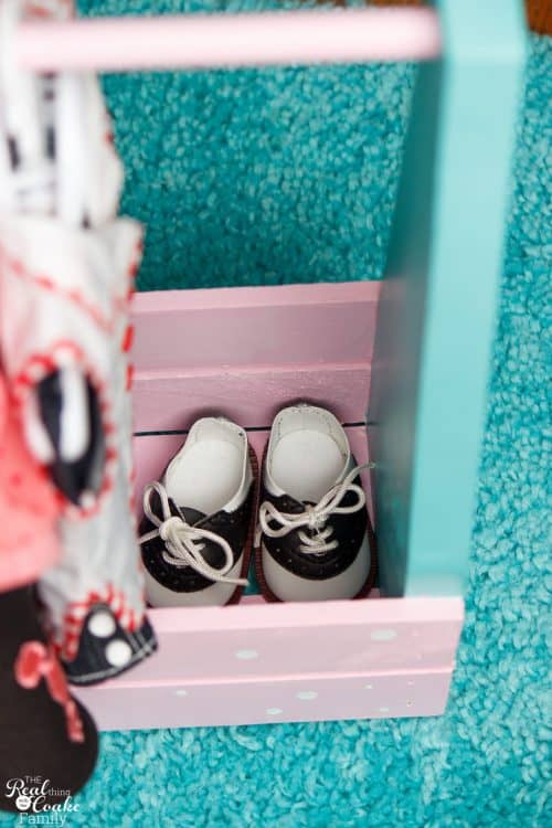 Cuteness! This is such a cute DIY American Girl idea to make a portable clothes closet. Perfect to hold all the American Girl Doll stuff and accessories. 