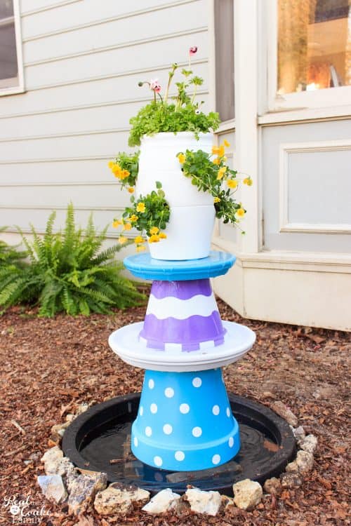 These are great DIY backyard ideas. Love yard ideas that are simple, easy and cheap and that I can't kill off. These are perfect. 